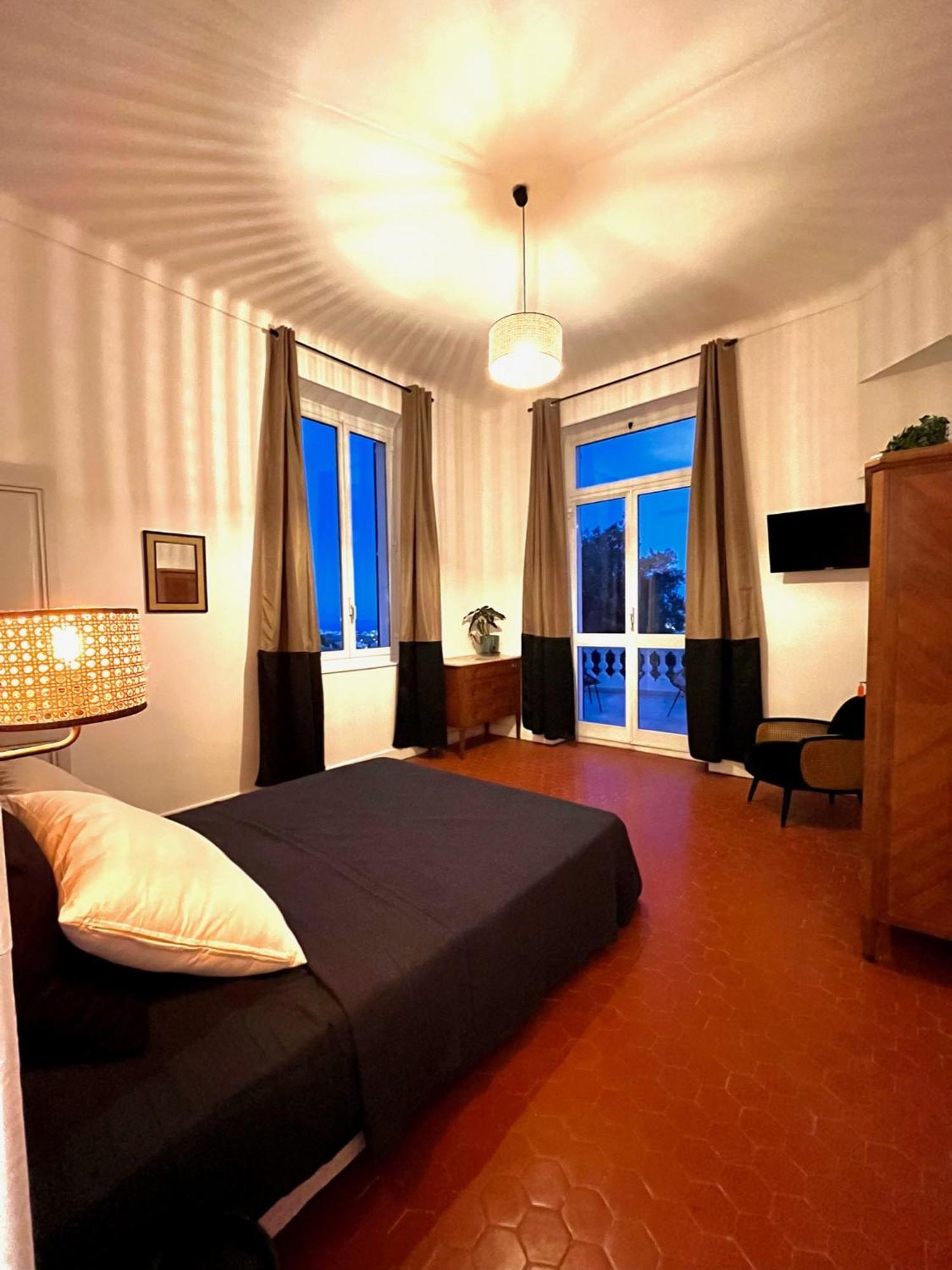 Villa Les Roches Mandelieu Exteriör bild